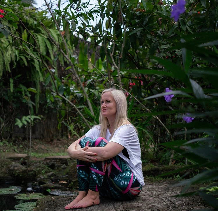 En morgenrutine med pust, meditasjon og eteriske oljer